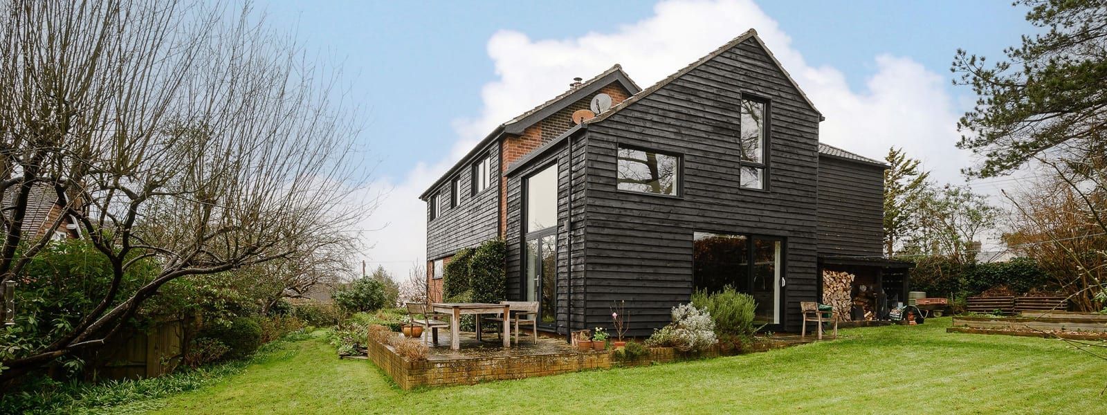 ArchitectureLIVE's project near Haslemere, Surrey on the open market, view 1