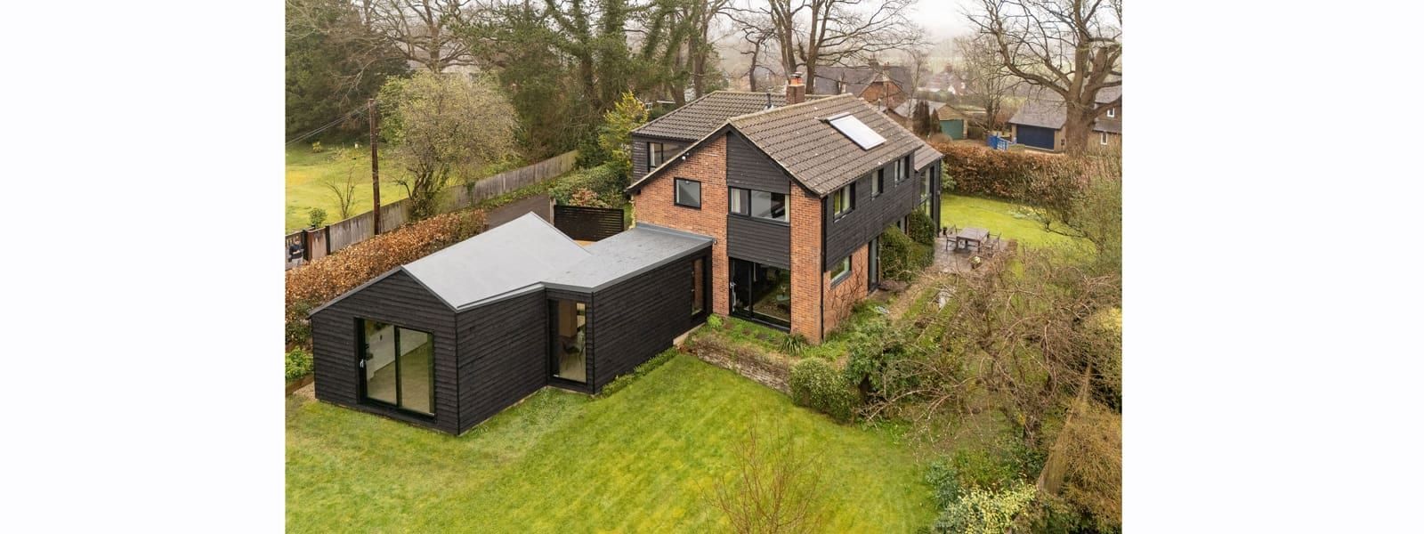 ArchitectureLIVE's project near Haslemere, Surrey on the open market, view 2