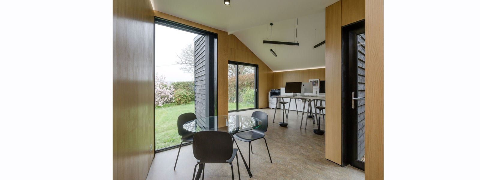 ArchitectureLIVE's project near Haslemere, Surrey on the open market, view 14