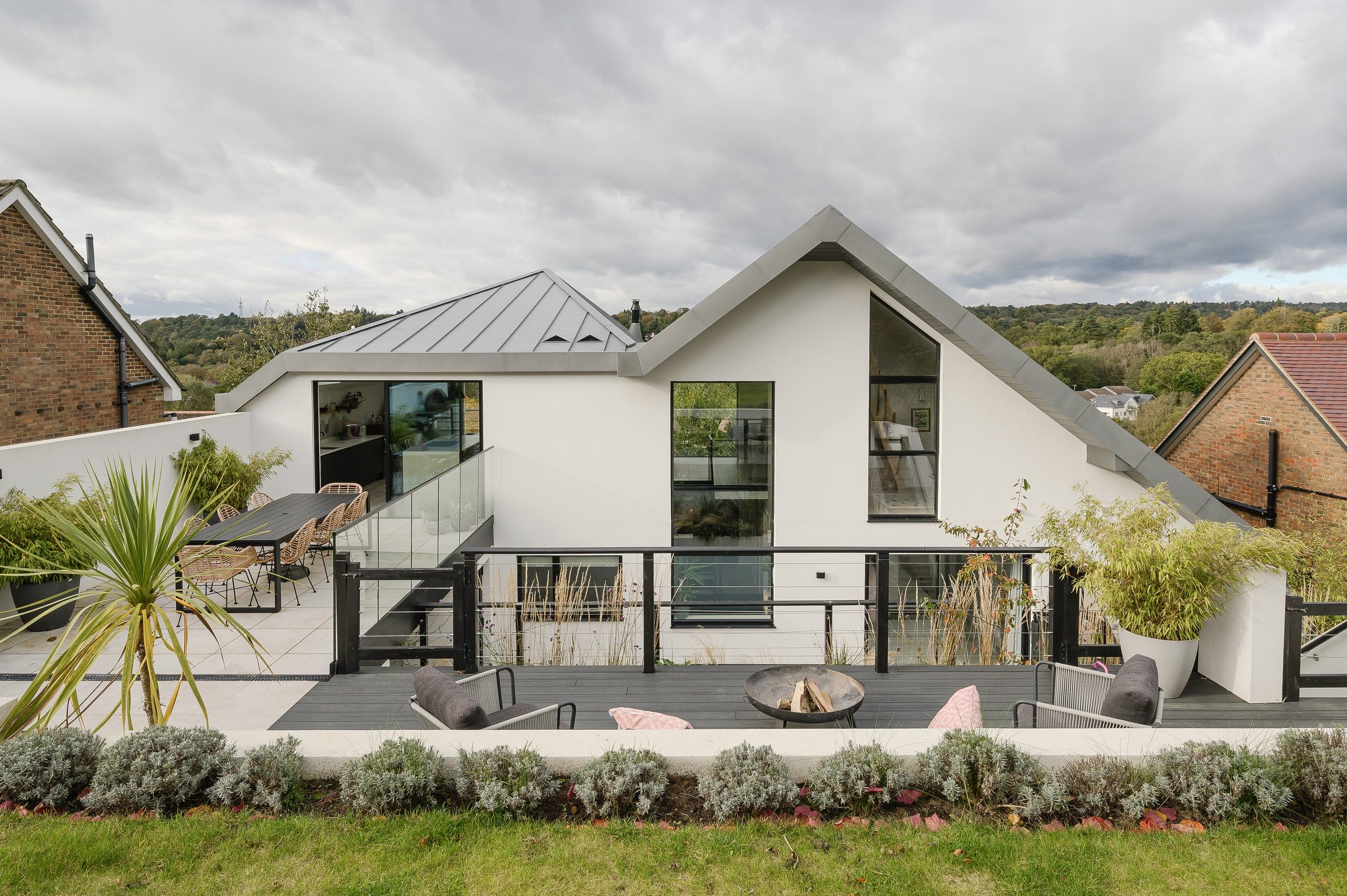 Contemporary, sustainable architecture by ArchitectureLIVE