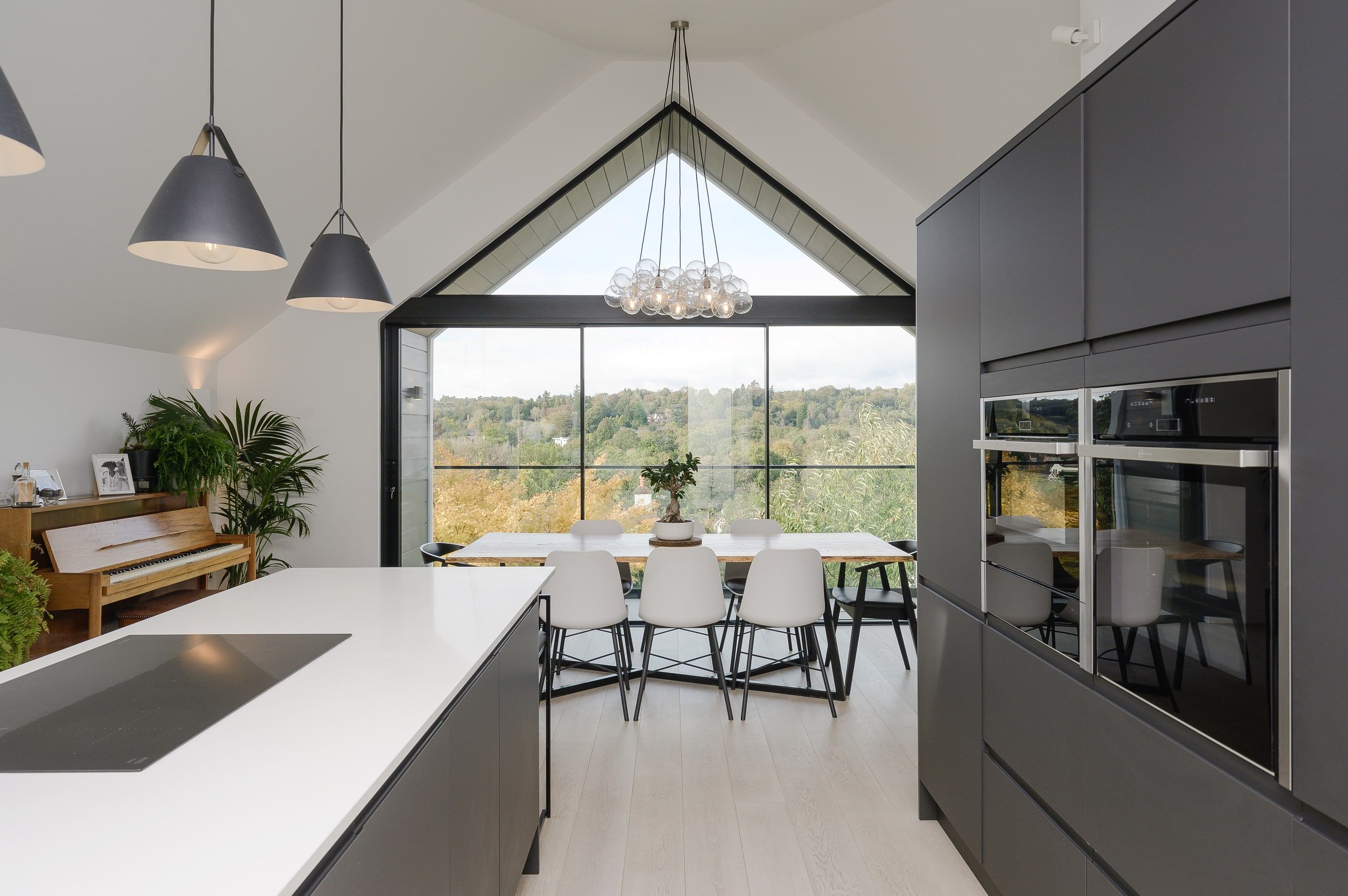 Contemporary, sustainable architecture by ArchitectureLIVE