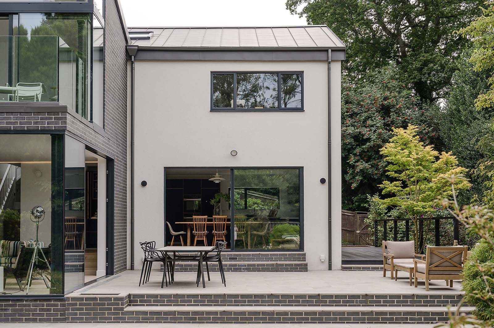 Contemporary, sustainable architecture by ArchitectureLIVE